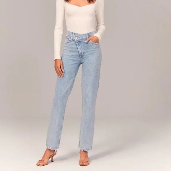 Abercrombie & Fitch Denim - Abercrombie Ultra High Rise 90s Straight Jeans Light Wash